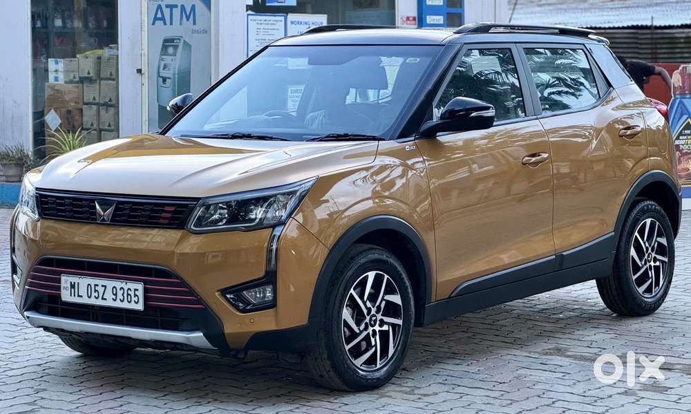 Mahindra Xuv300 W8 Option Dual Tone, 2023, Petrol