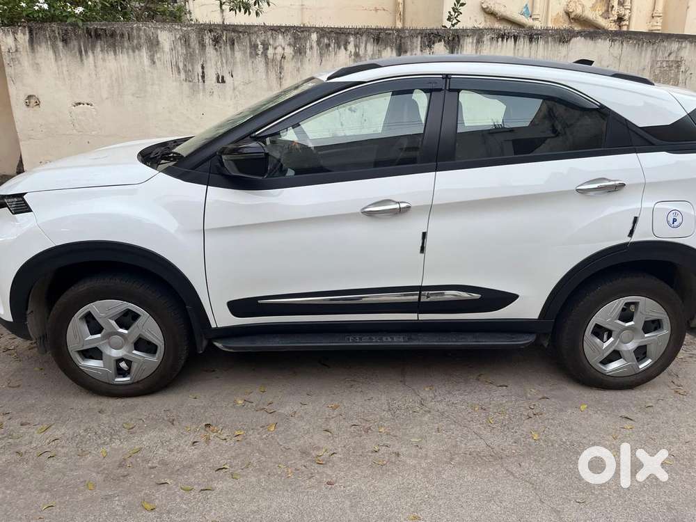 Tata Nexon Pure (s) 1.2 Petrol 6amt, 2024, Petrol