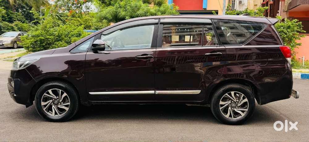 Toyota Innova Crysta 2.4 G Mt 8s, 2022, Diesel