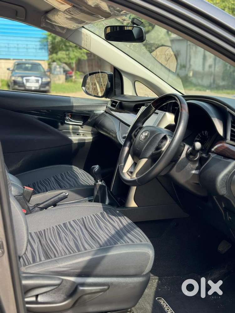 Toyota Innova Crysta 2.4 V, 2016, Petrol