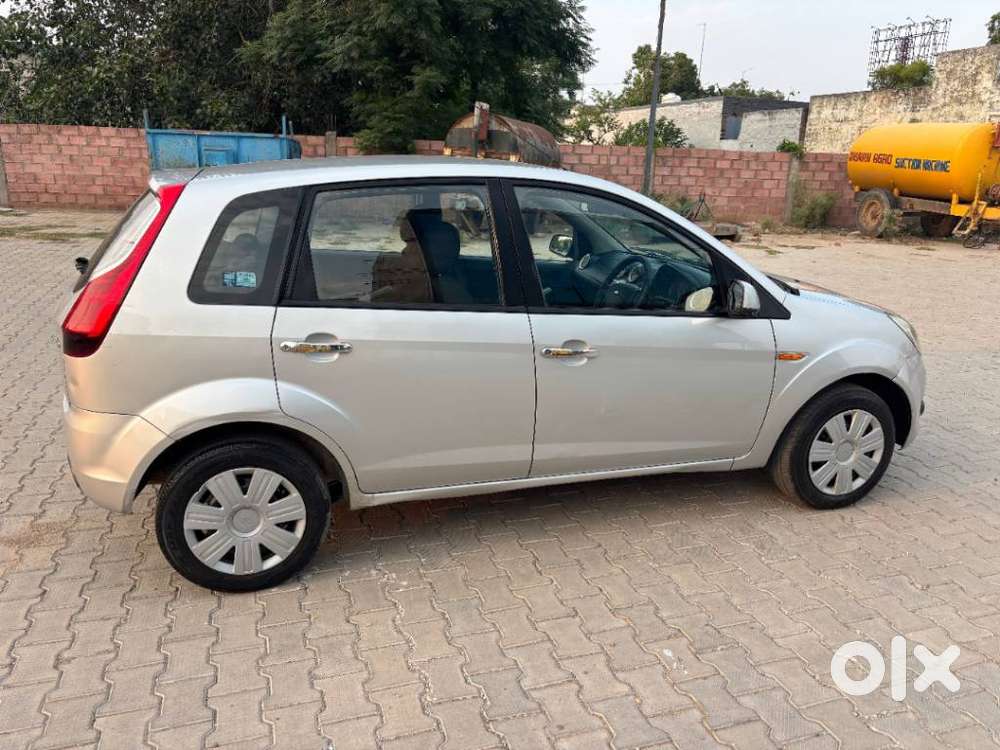 Ford Figo, 2011, Petrol