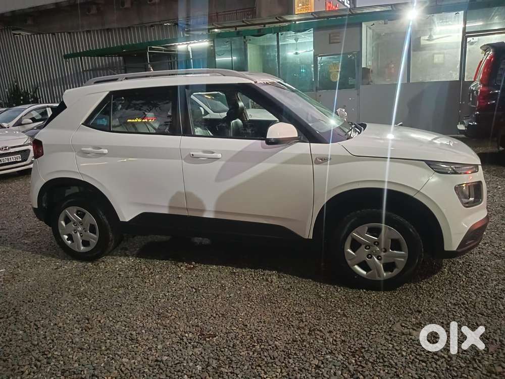Hyundai Venue 1.2 S (o), 2020, Petrol