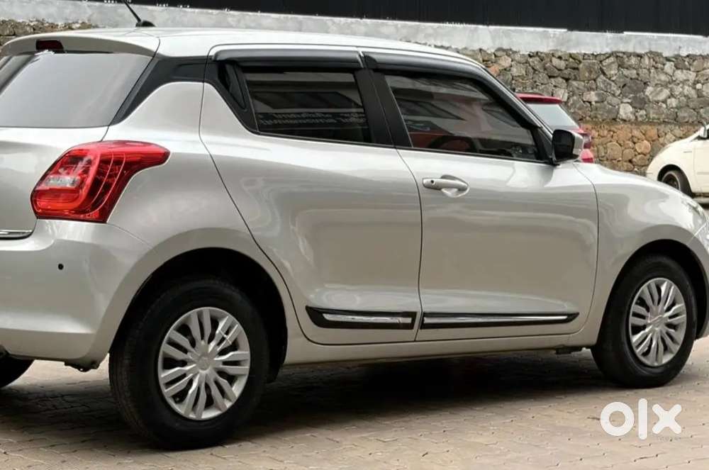 Maruti Suzuki Swift Vxi + Manual, 2022, Petrol