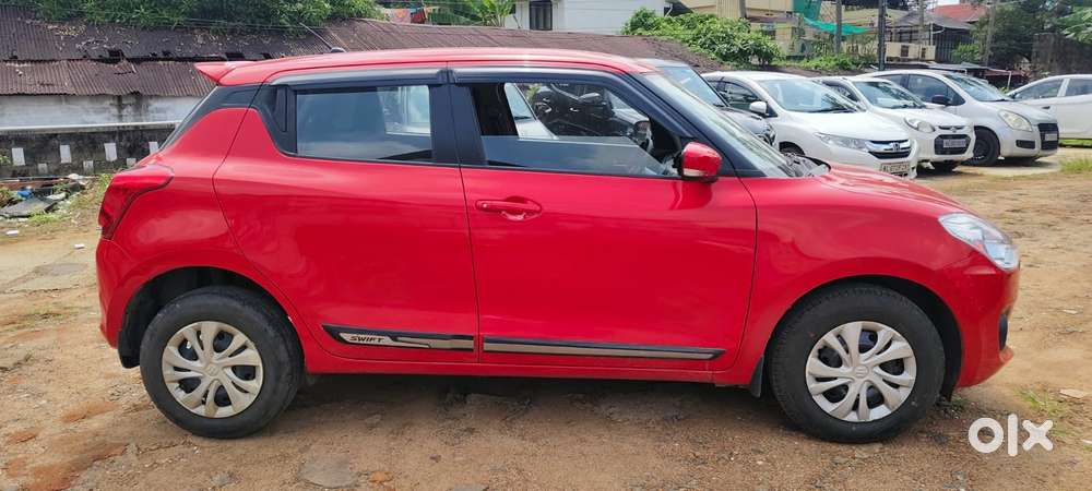 Maruti Suzuki Swift Vxi + Manual, 2022, Petrol