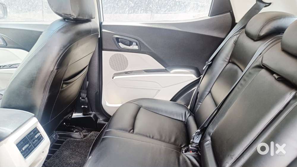 Mahindra Xuv 3xo Ax5 Pm Mt, 2024, Petrol