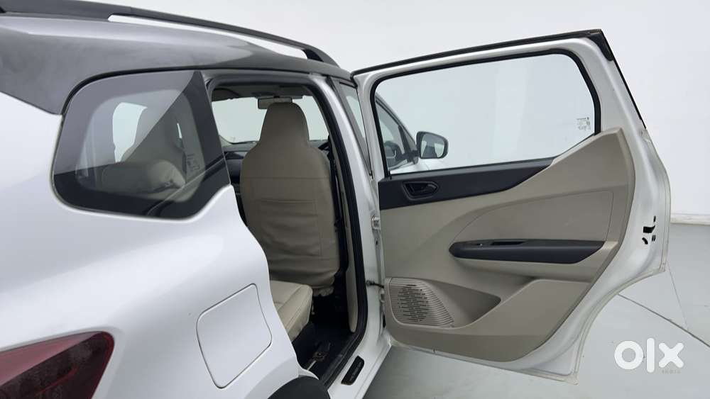 Renault Triber Rxt, 2023, Petrol