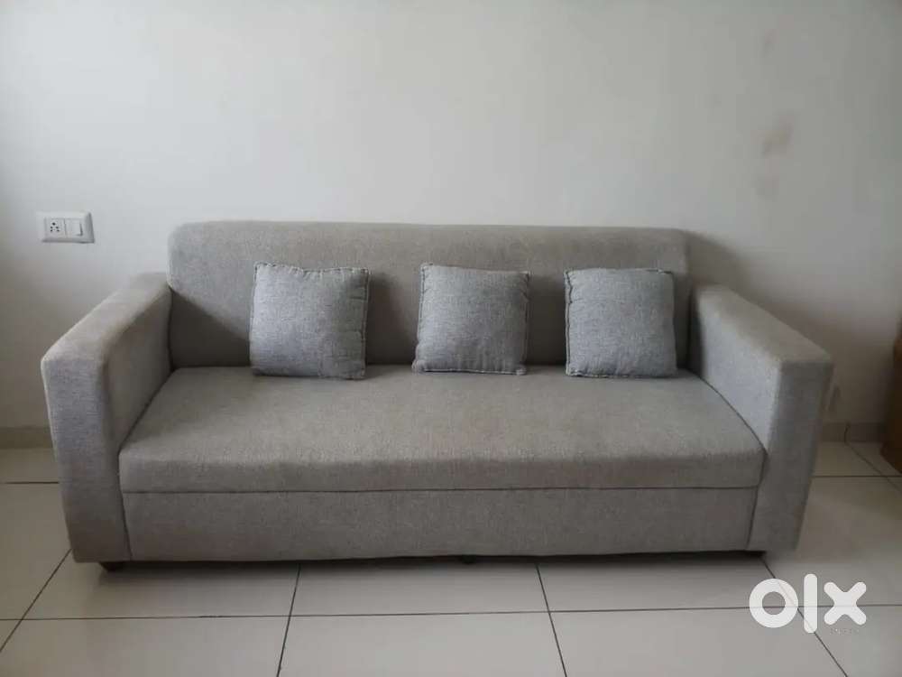 3 sitter sofa with 3 cushion