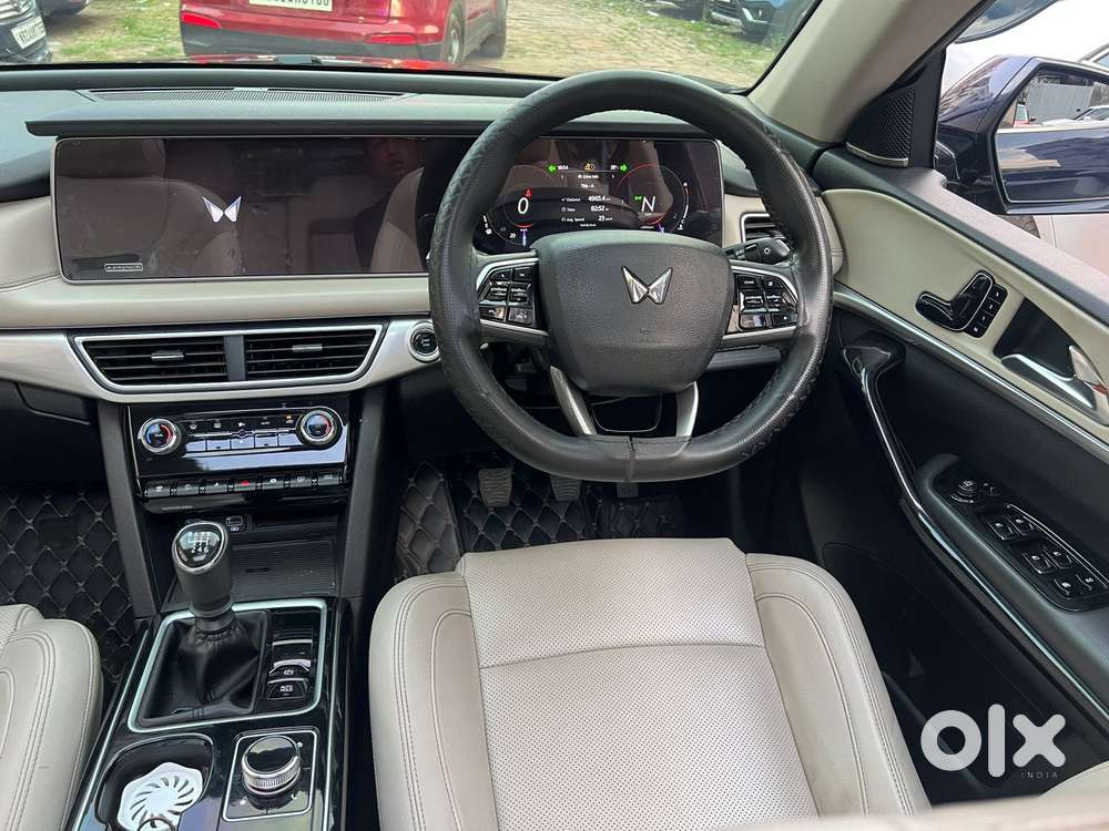 Mahindra Xuv700 2.2 Ax 7 Diesel Mt Luxury Pack Str, 2023, Diesel