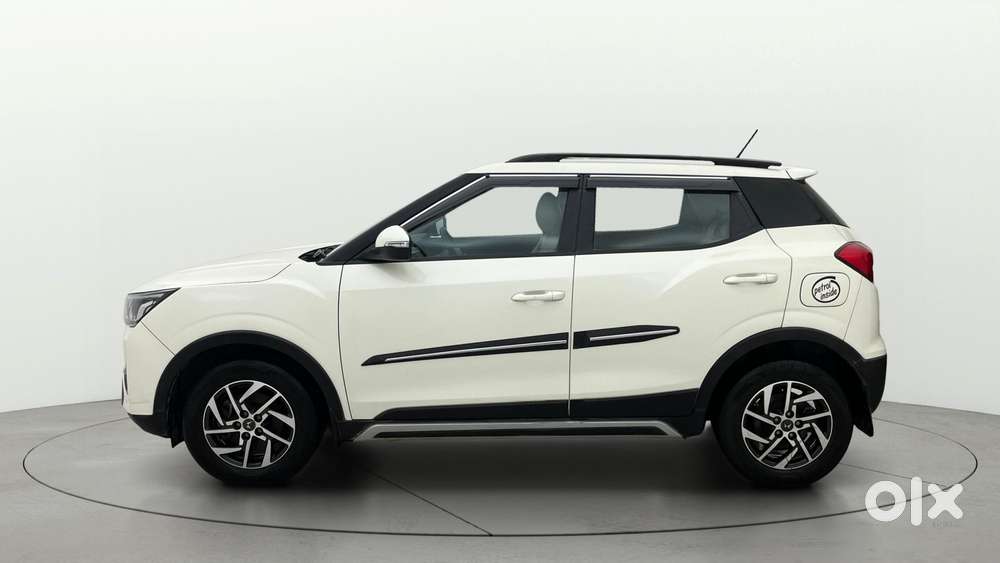 Mahindra Xuv300 1.2 W8 (o) Amt Petrol, 2023, Petrol