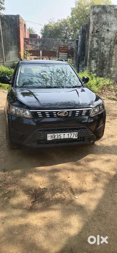 Mahindra Xuv300 W6 Petrol October 2021 Sunroof