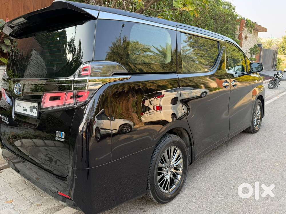 Toyota Vellfire Vip – Executive Lounge, 2023, Petrol