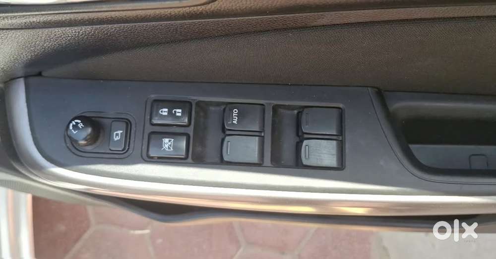 Maruti Suzuki Swift 1.3 Zxi, 2023, Petrol