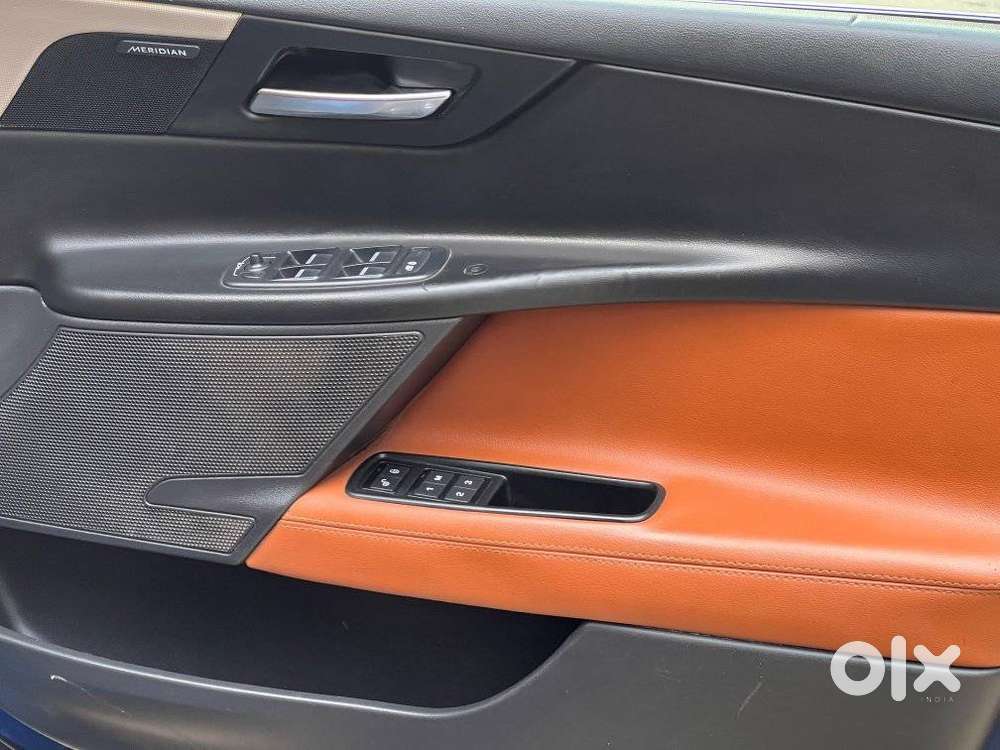 Jaguar Xe Portfolio, 2016, Petrol