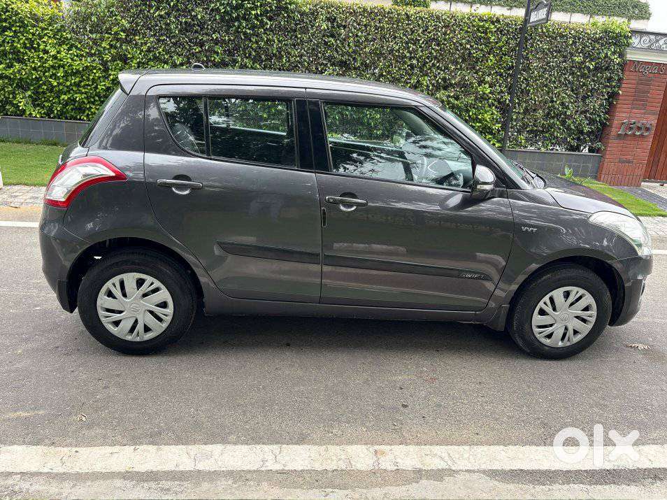 Maruti Suzuki Swift Vxi 1.2 Abs Bs-iv, 2017, Petrol