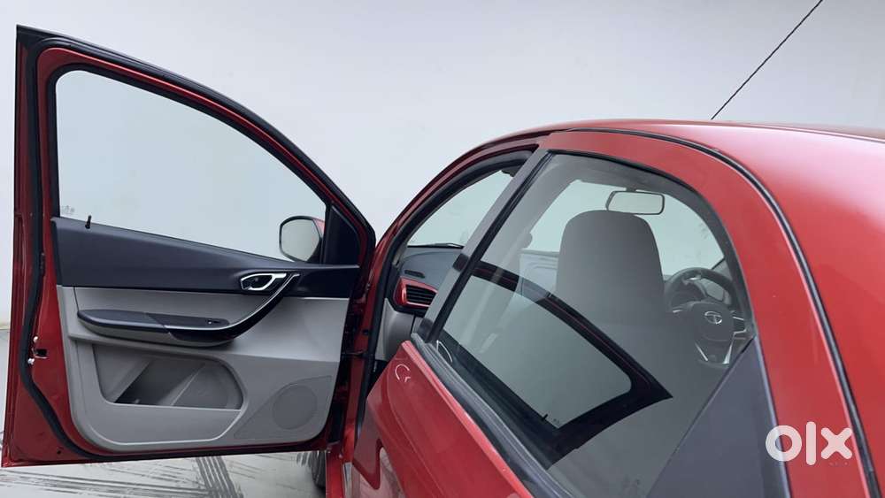 Tata Tiago Xza, 2017, Petrol