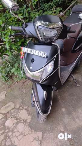 Second hand bike and scooty outlet