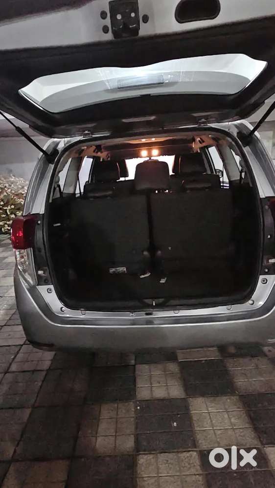 Toyota Innova Crysta 2022 2.4 G Mt 8 Str Delhi Registered