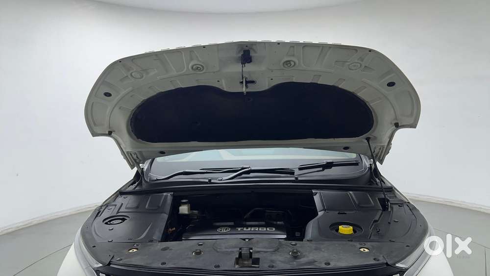 Mg Hector Plus Savvy Pro 1.5 Turbo Petrol Cvt 7 Str Dual Tone, 2023,..
