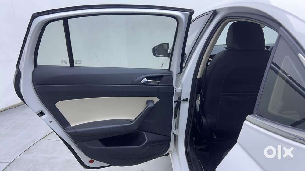 Skoda Slavia Style 1.0l Tsi Mt, 2022, Petrol