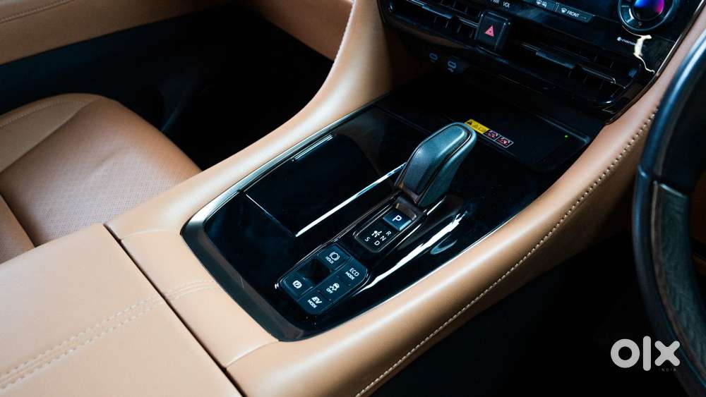 Toyota Vellfire Vip – Executive Lounge, 2025, Petrol