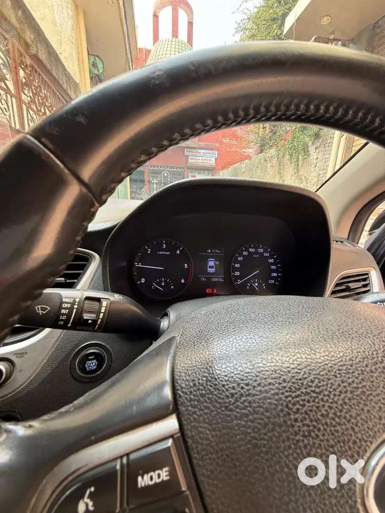 Verna Sedan Black