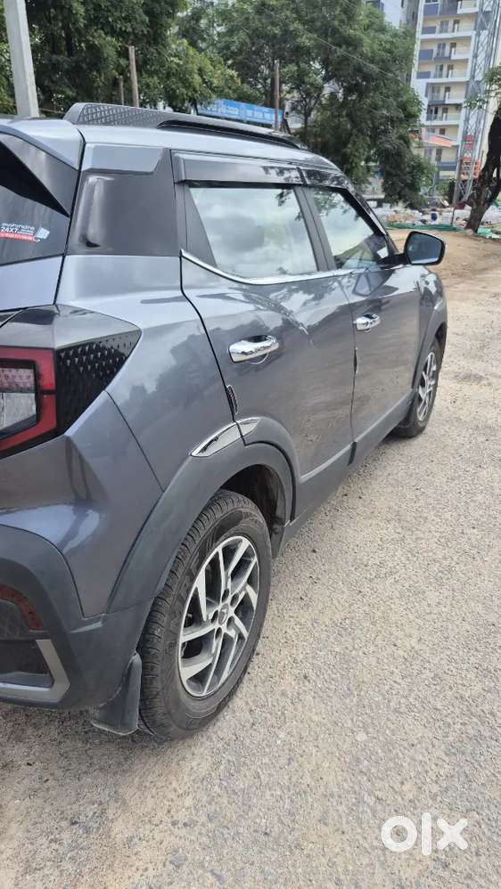 Mahindra Xuv 3xo Ax5 2025