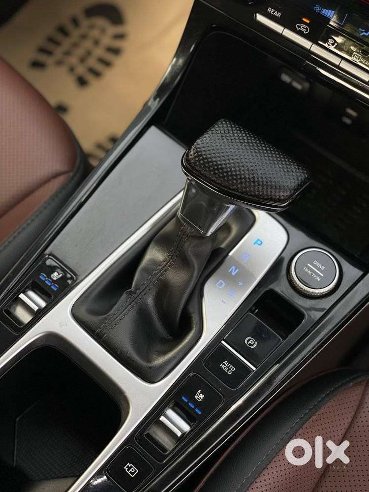 Hyundai Alcazar 2.0 Signature (o) Petrol At 6 Str Dual Tone, 2024, P..