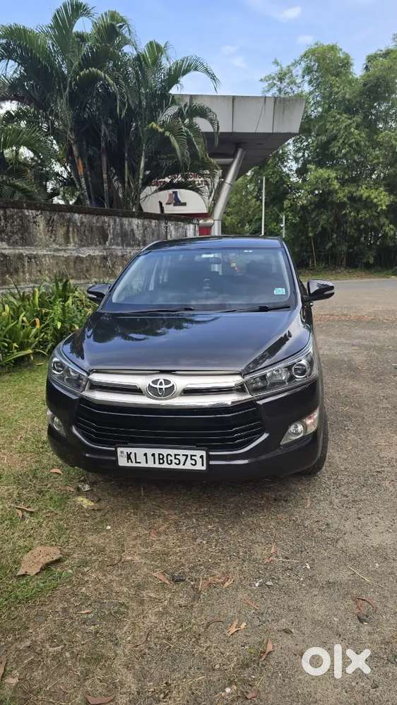 Toyota Innova Crysta 2017 Diesel Well Maintained, Company Service