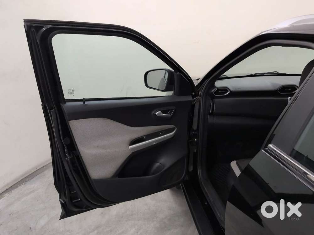 Nissan Magnite 1.0 Xv Premium, 2023, Petrol