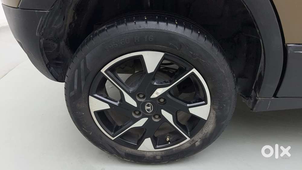 Tata Punch 1.2 Revotron Creative Amt Dual Tone, 2022, Petrol
