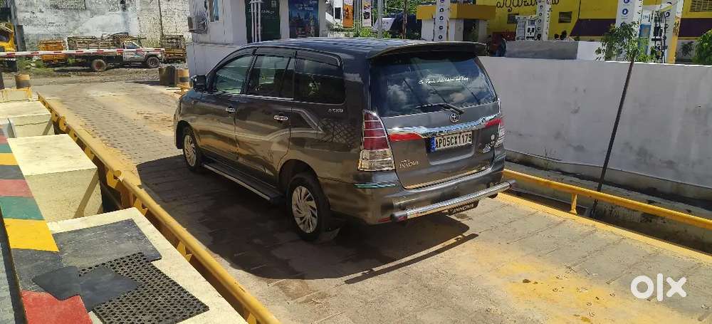 Toyota Innova 2011 Exllent Condition 60%tyres