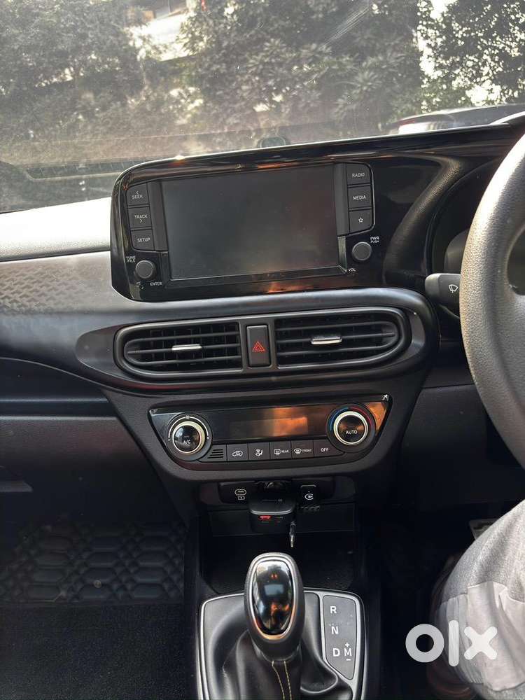 Hyundai Exter Amt Dual Tone White Sunroof  8500 Kms  Less Than 1 Yr