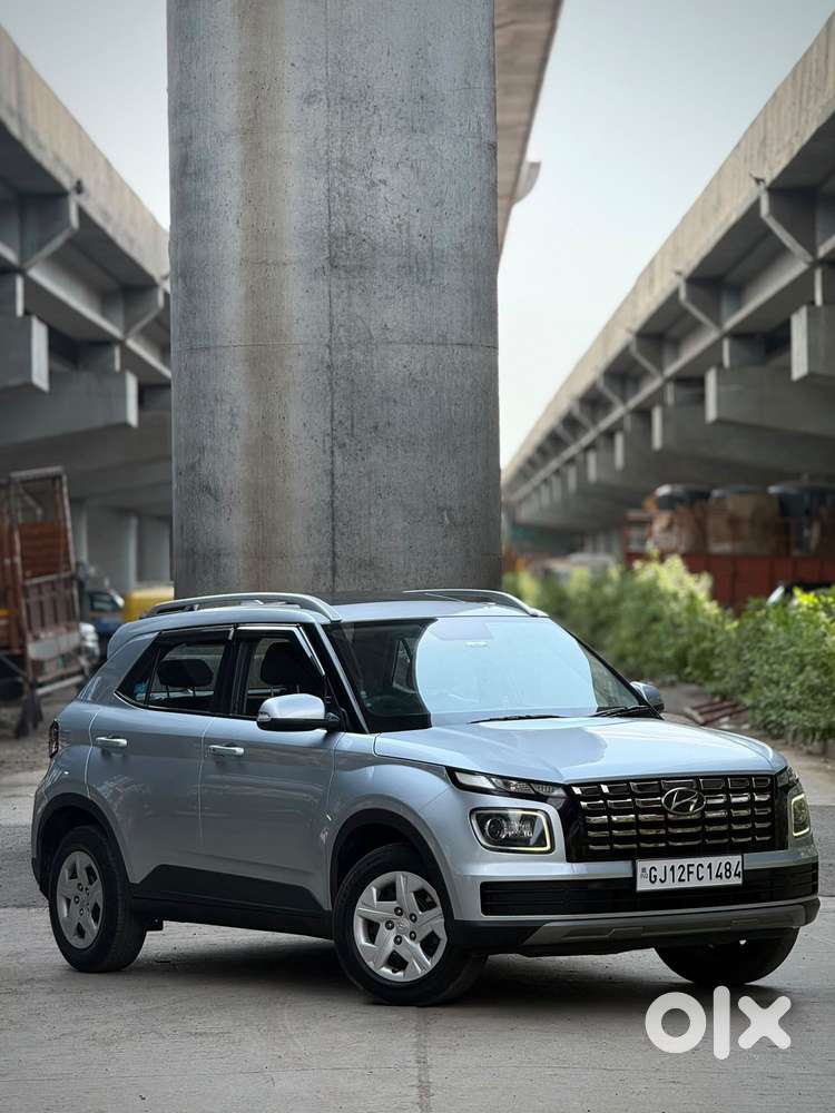 Hyundai Venue Sx Dual Tone, 2022, Cng & Hybrids