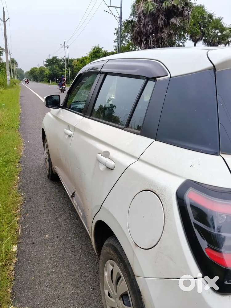 Maruti Suzuki Swift Vxi 2025