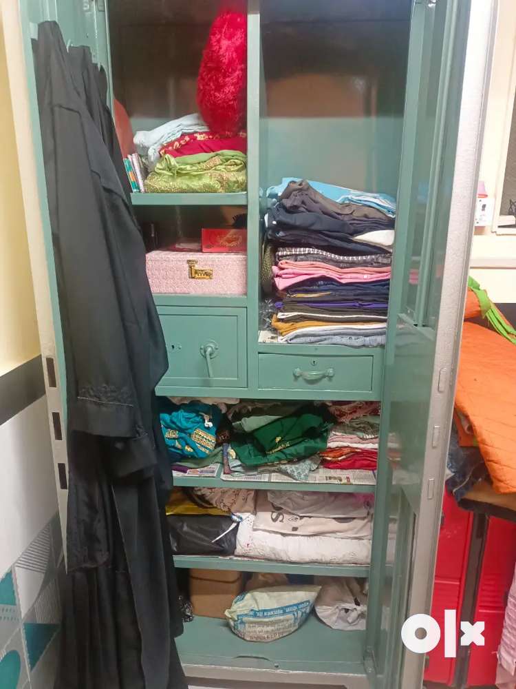 Cloth deals cupboard olx