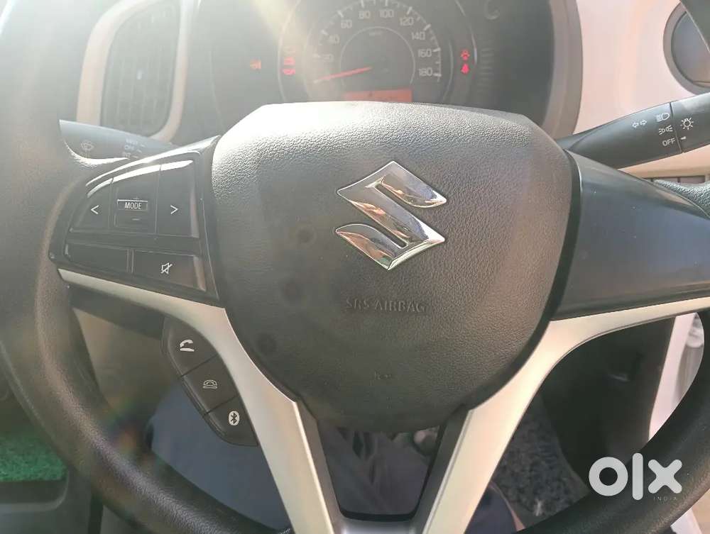 इस गाड़ी में Lcd और Back Camera लगा हुआ है और बढ़िया स्थिति में है