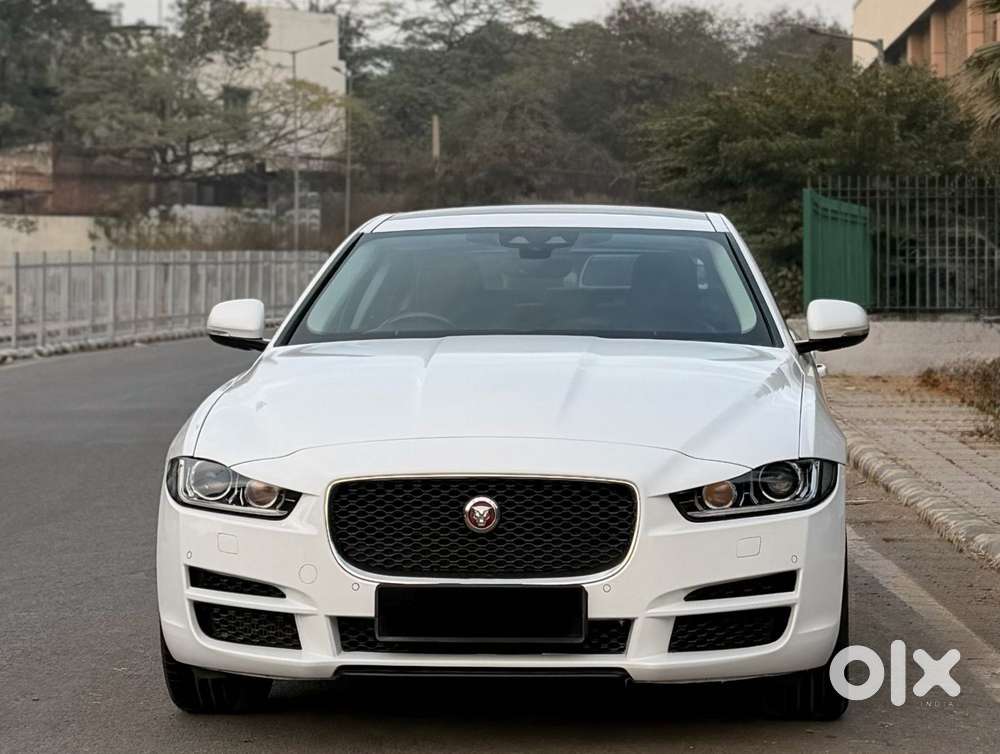 Jaguar Xe Portfolio, 2019, Petrol
