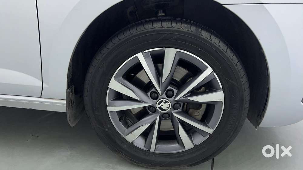 Skoda Slavia Style 1.0l Tsi Mt, 2022, Petrol