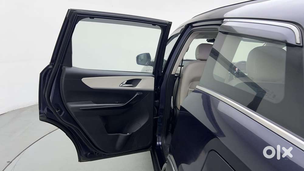 Mahindra Xuv700 2.0 Ax 7 Petrol At Str, 2021, Petrol
