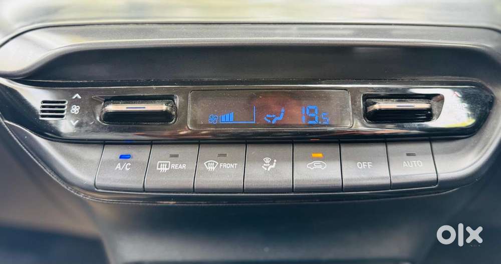 Hyundai I20 Sportz 1.2 Ivt Dual Tone, 2023, Petrol