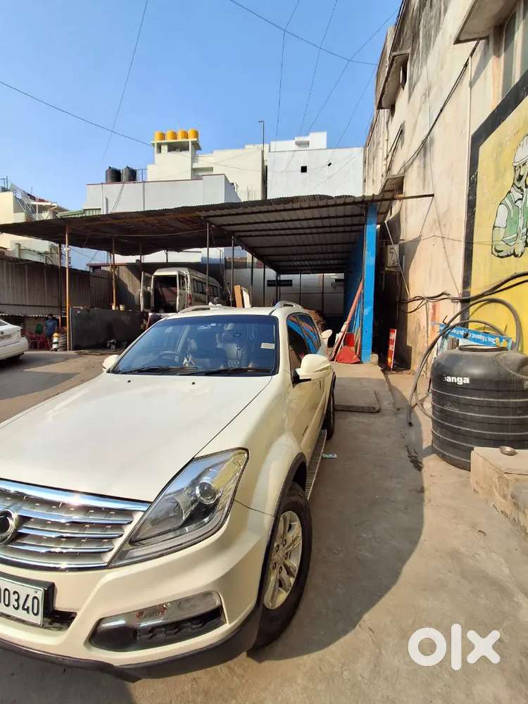 Mahindra Rexton 2013