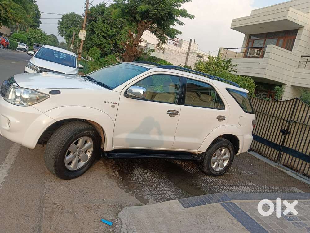 Toyota Fortuner 3.0 4x4 Manual, 2011, Diesel