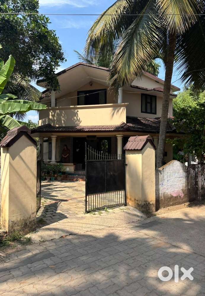 7 cents 3 BHK Main road side short access to any calicut city point