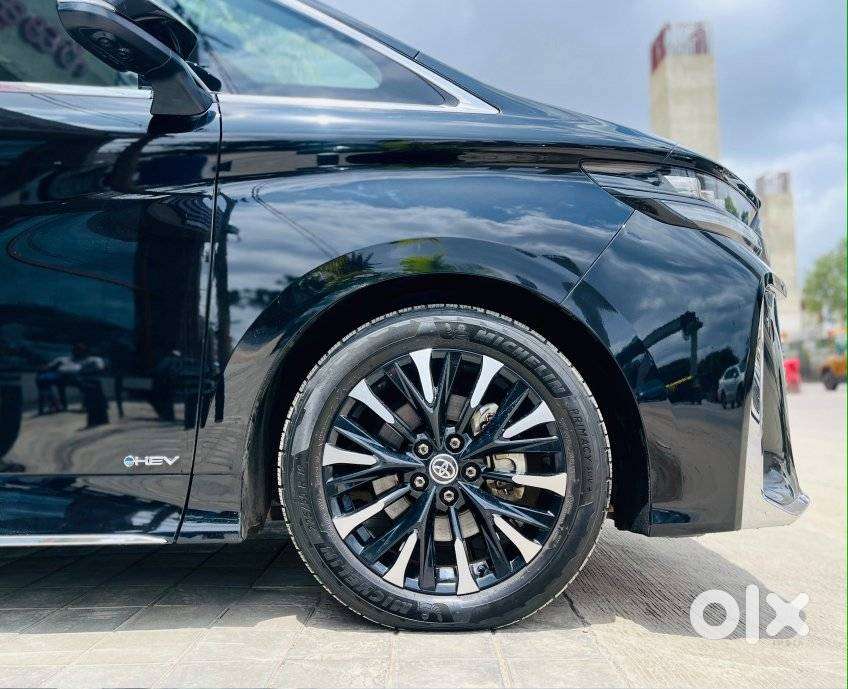 Toyota Vellfire 2.5 Executive Lounge, 2025, Petrol