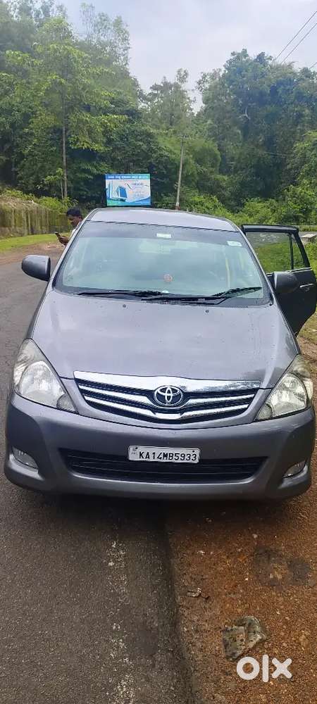 Toyota Innova Hycross 2011 Diesel 167000 Km Driven