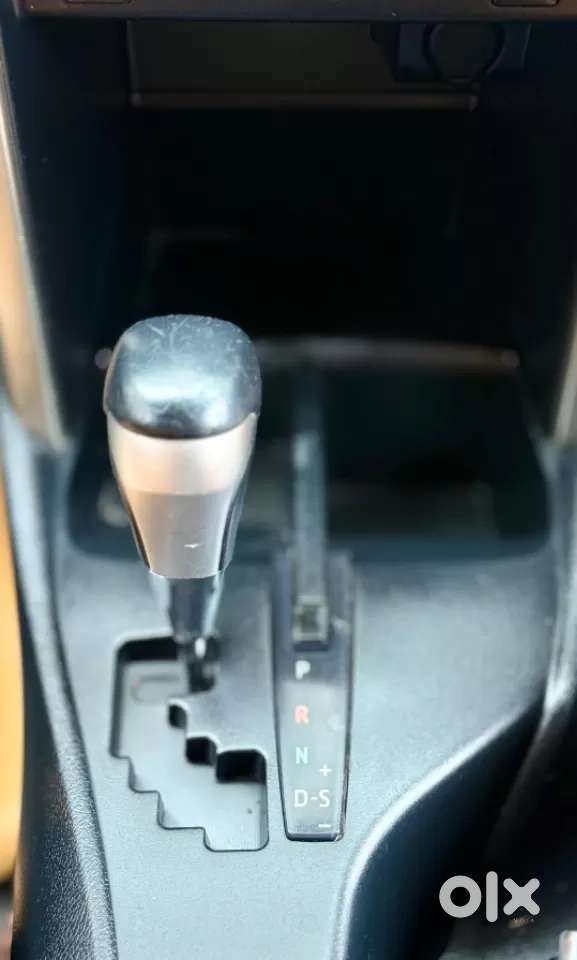 Toyota Innova Crysta 2.8 Zx At 7 Seater, 2016, Diesel