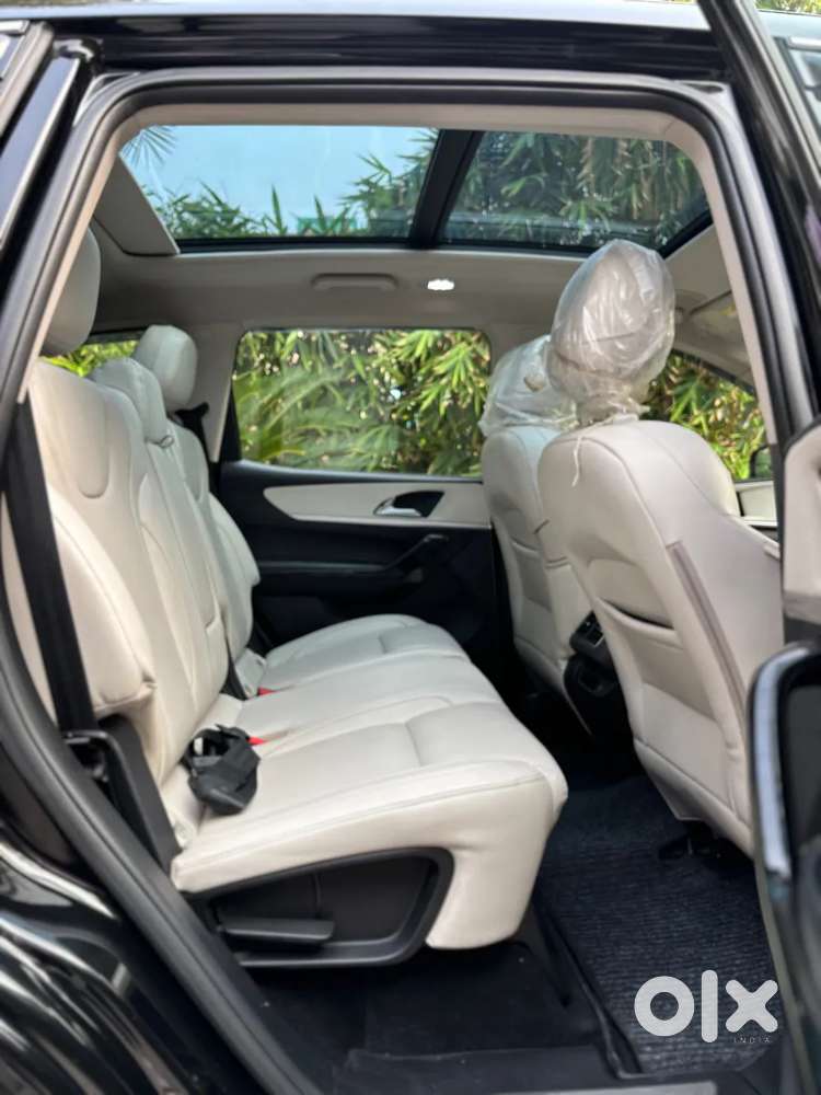 Mahindra Xuv700 2.2 Ax 7 Diesel Mt Luxury Pack Str, 2025, Diesel