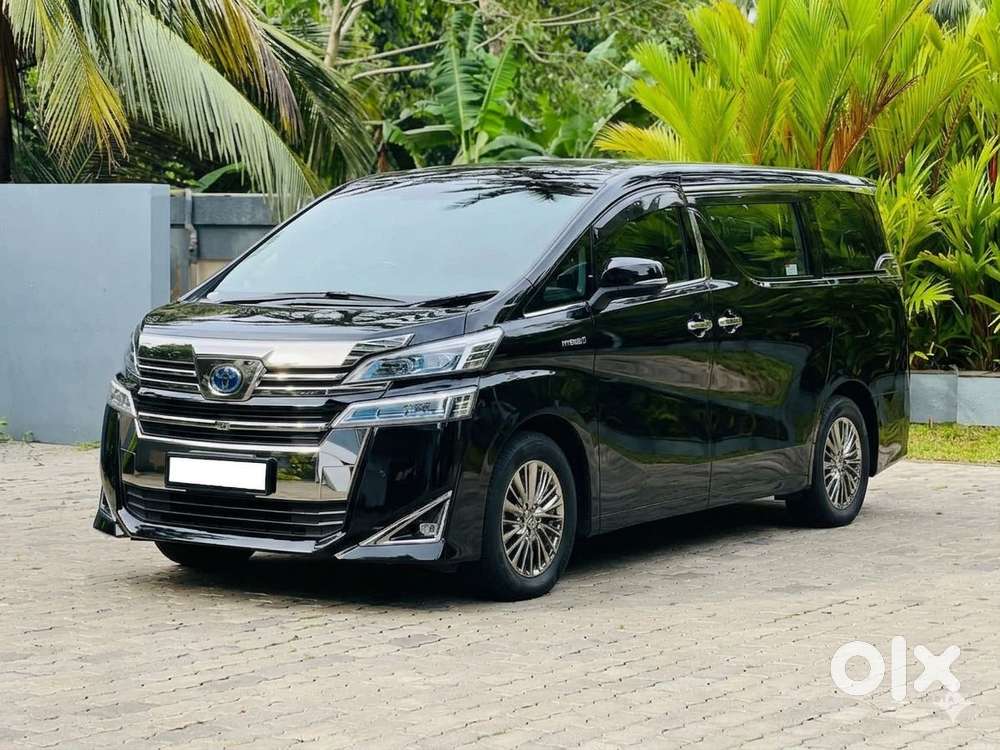 Toyota Vellfire 2.5 Executive Lounge, 2023, Petrol