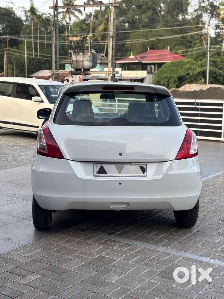 Maruti Suzuki Swift Lxi Option, 2017, Petrol
