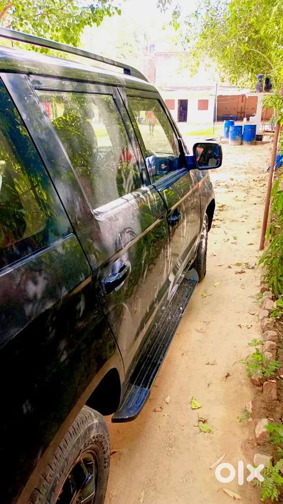 Mahindra Tuv 300 T8